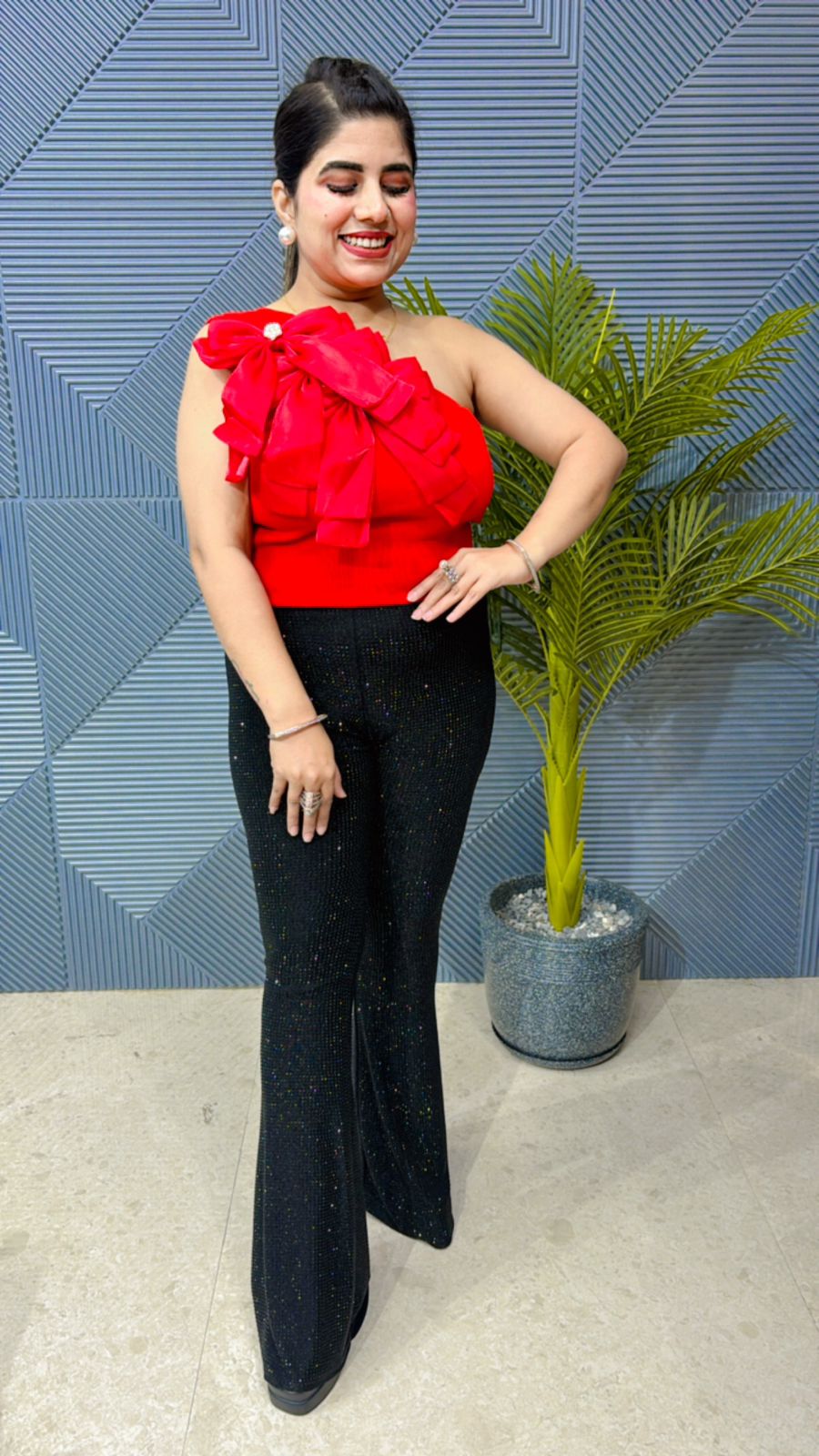 One Shoulder Top With Beautiful Bow Design GGR1018