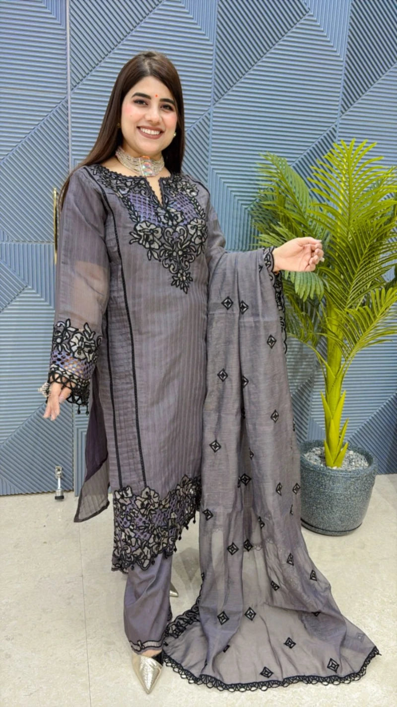PREMIUM 3 PCS PAKISTANI SUIT GGR1968