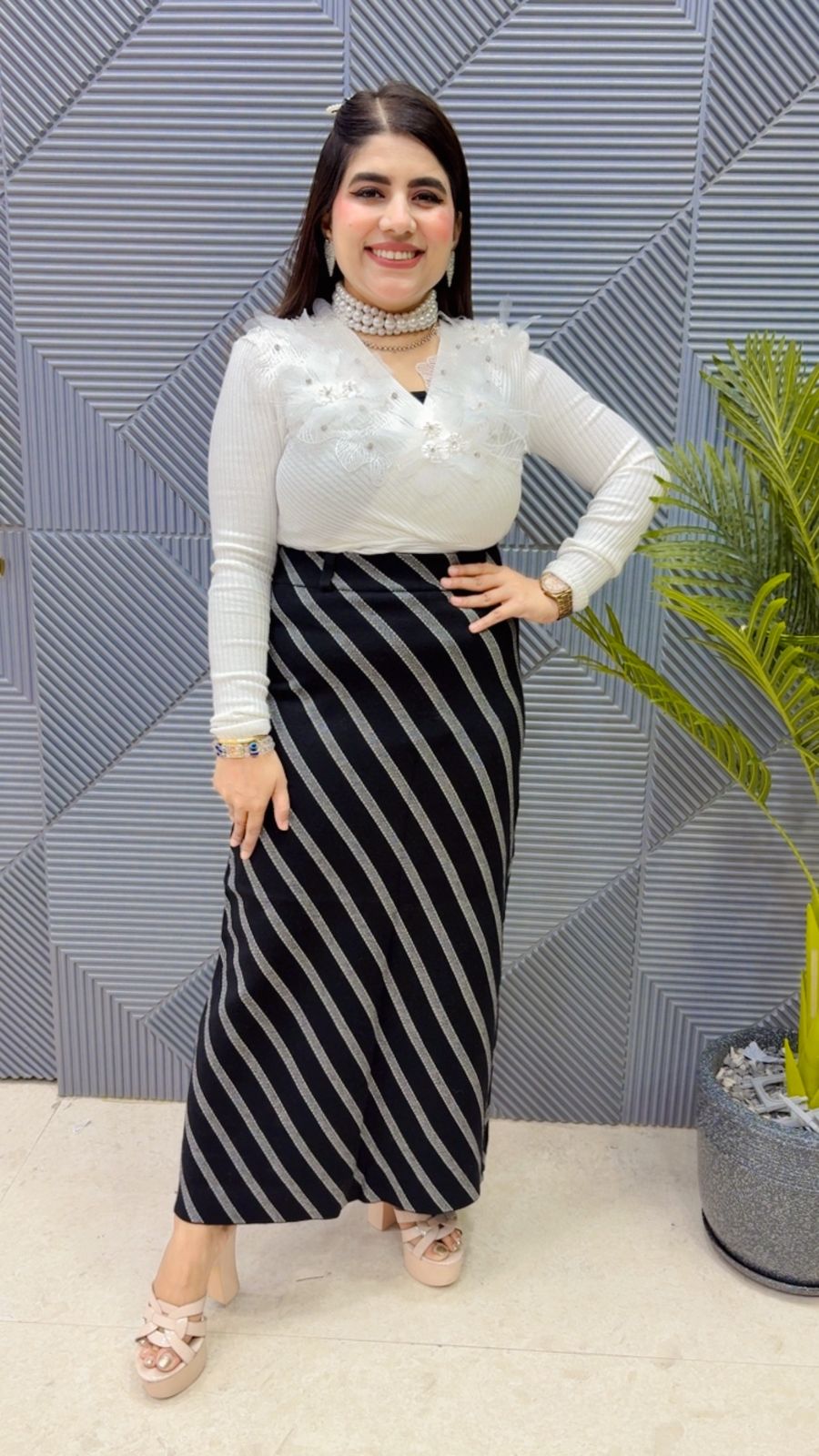 BEAUTIFUL WOOLEN SKIRT WITH BELT GGR3877