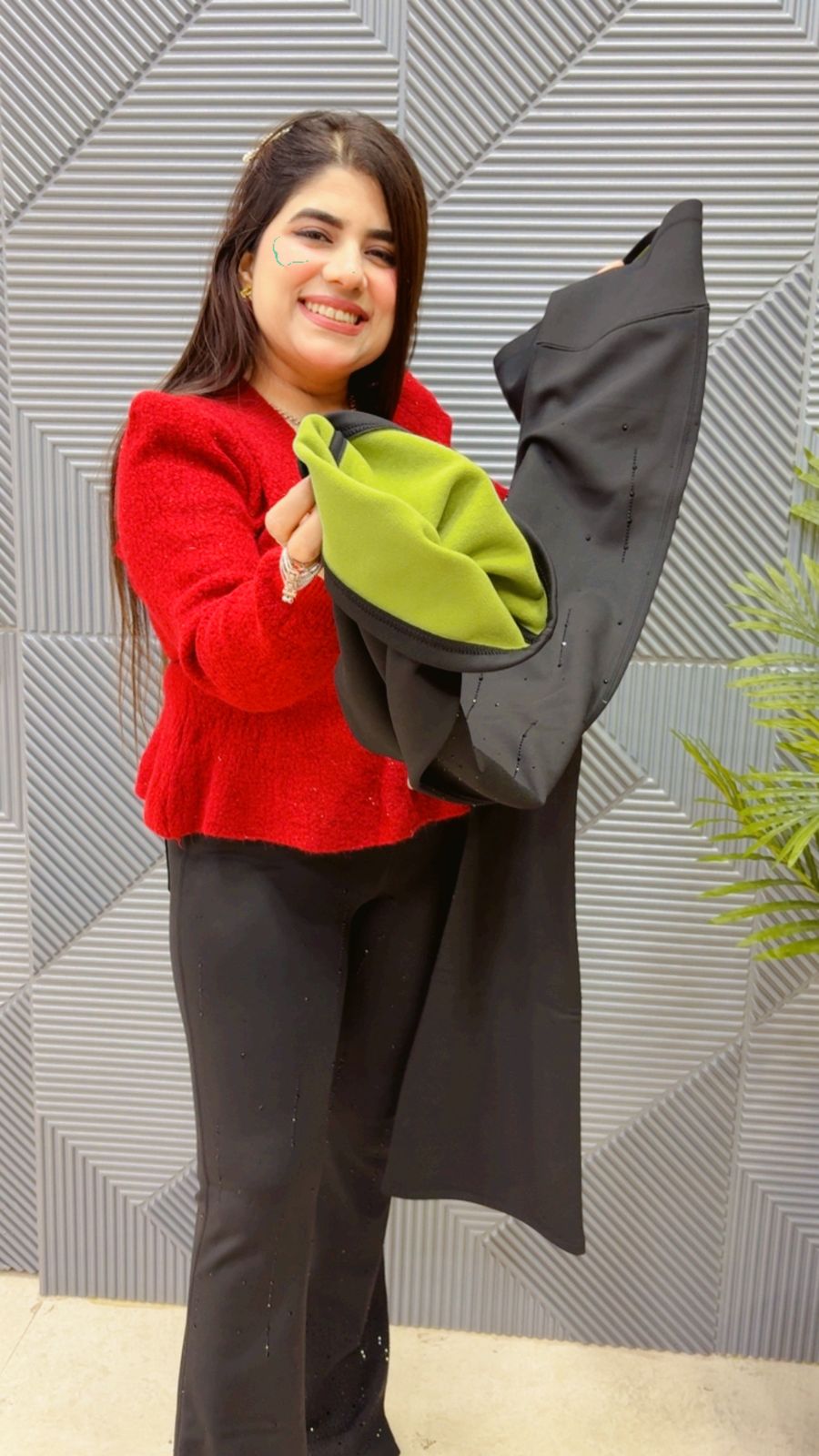 BEAUTIFUL SWAROVSKI FLEECE BELL BOTTOM GGR3961