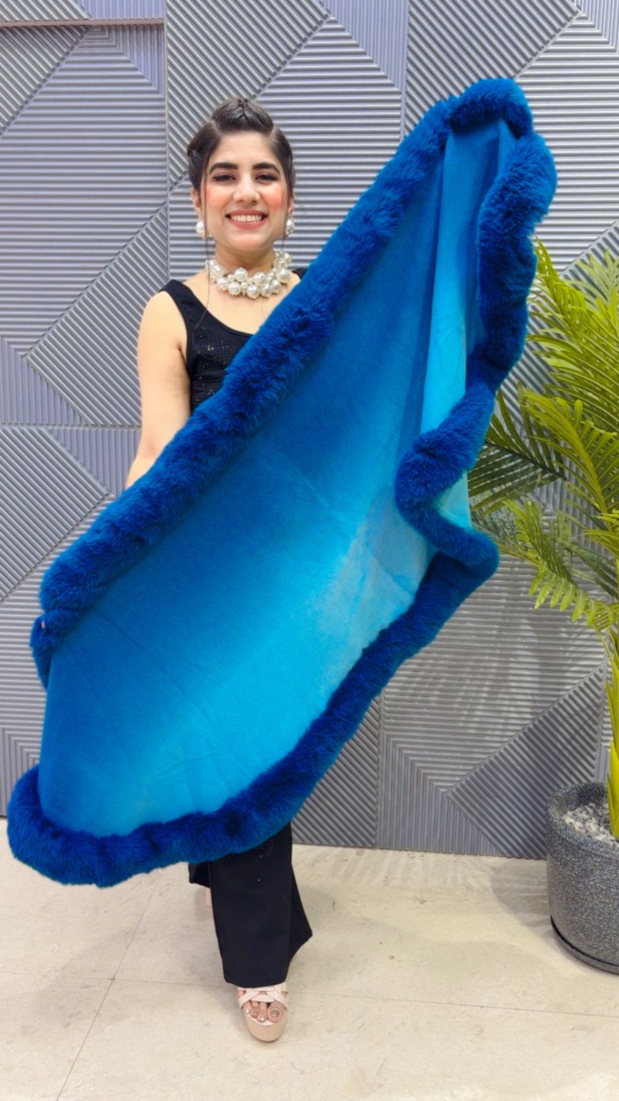 BEAUTIFUL WINTERWEAR PONCHU GGR3543