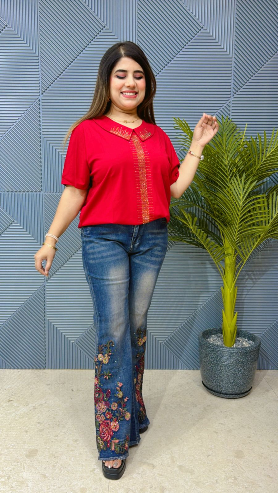 BEAUTIFUL TOP WITH PETER COLLAR GGR1483