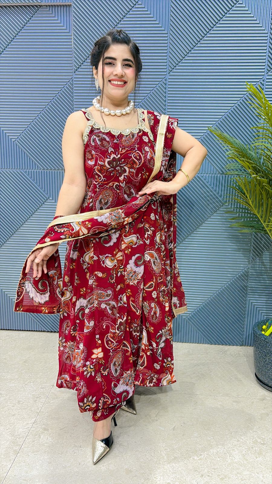 BEAUTIFUL ANARKALI  CUT SLEEVE SUIT GGR3213