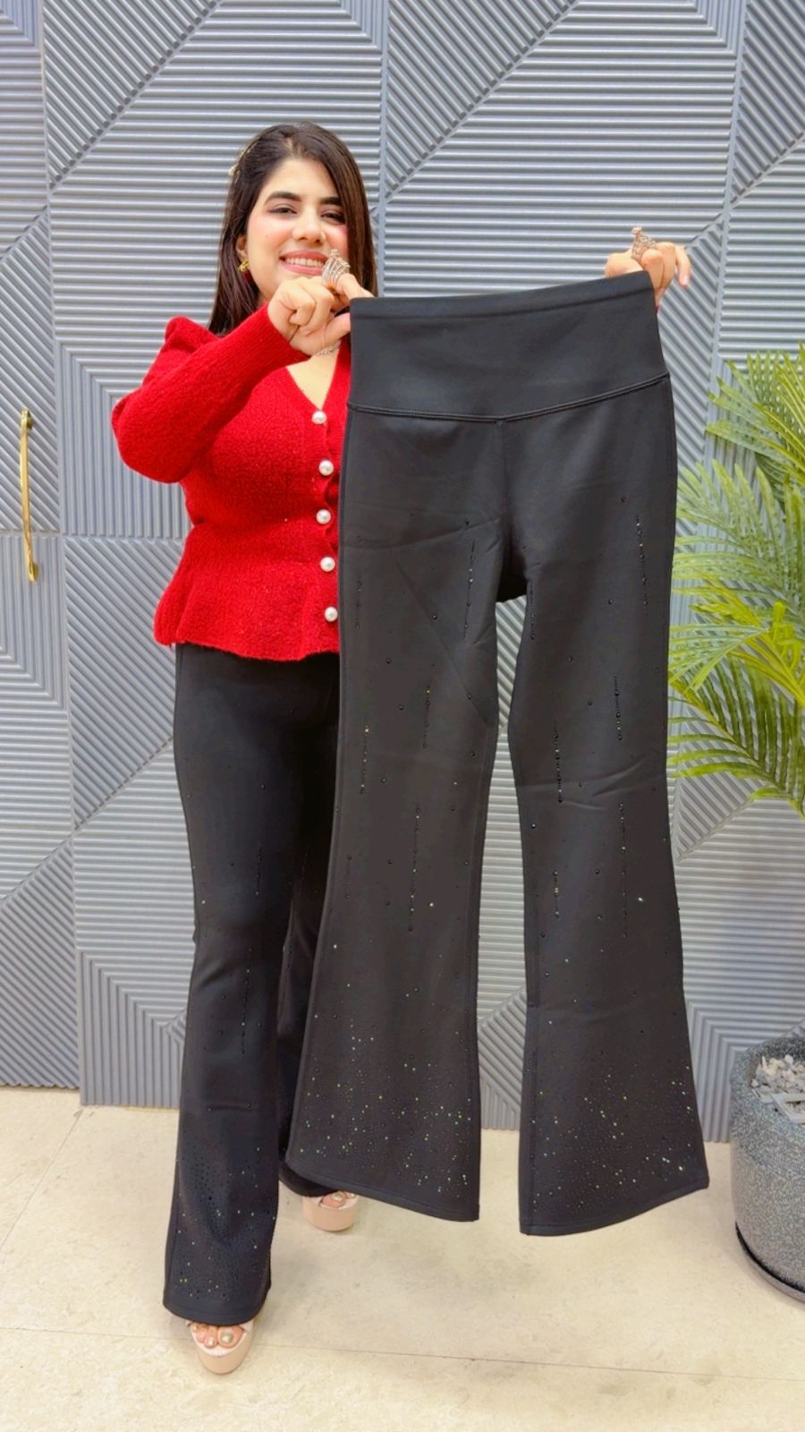 BEAUTIFUL SWAROVSKI FLEECE BELL BOTTOM  GGR3961